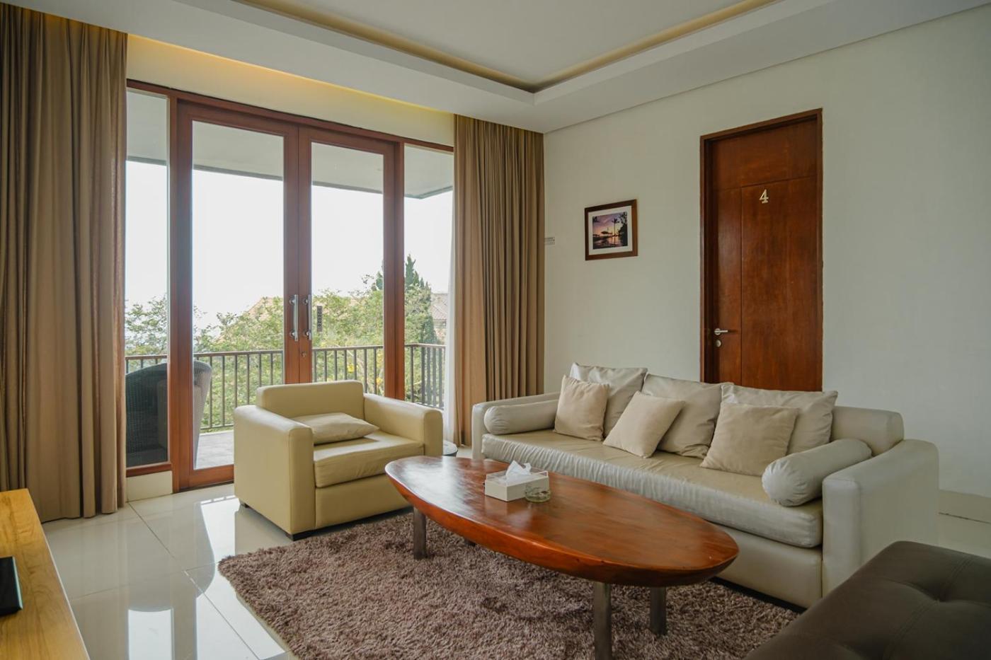 Oyama City View Villa 4 Bedrooms With A Private Swimming Pool Бандунг Екстериор снимка