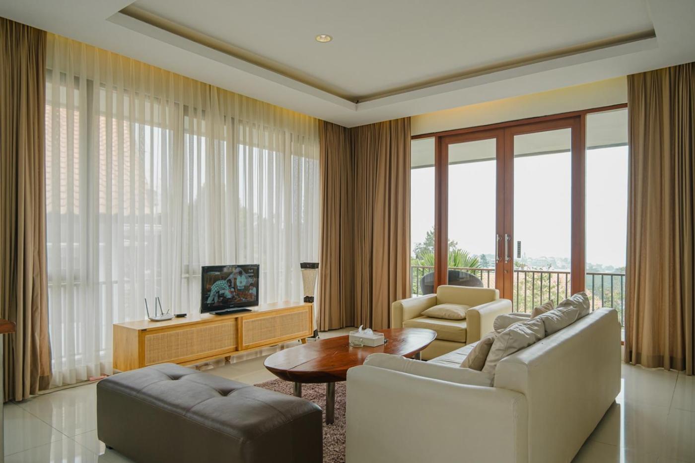 Oyama City View Villa 4 Bedrooms With A Private Swimming Pool Бандунг Екстериор снимка